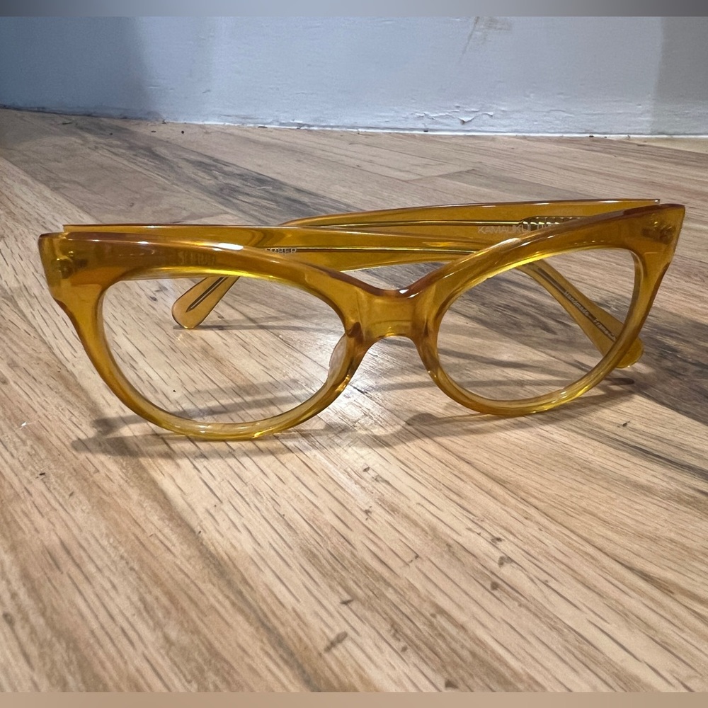 Cat eye glasses